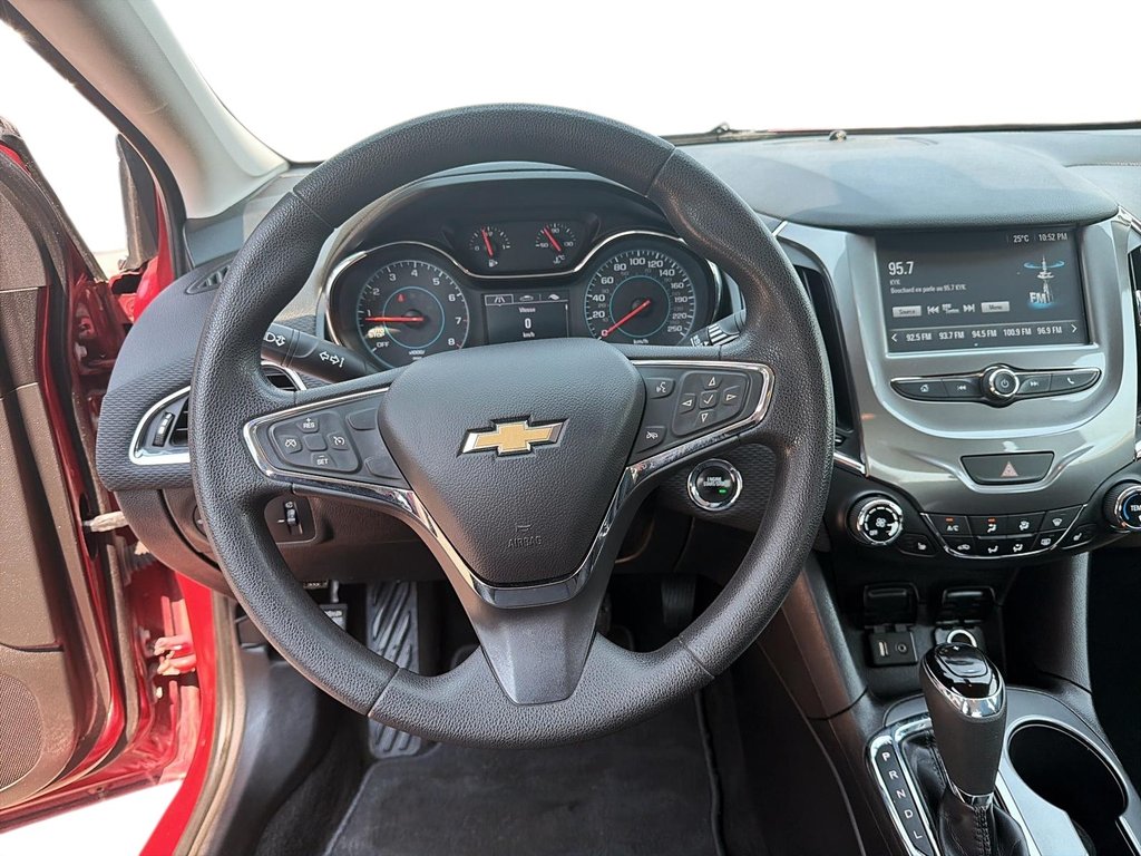 2018 Chevrolet Cruze in Jonquière, Quebec - 12 - w1024h768px