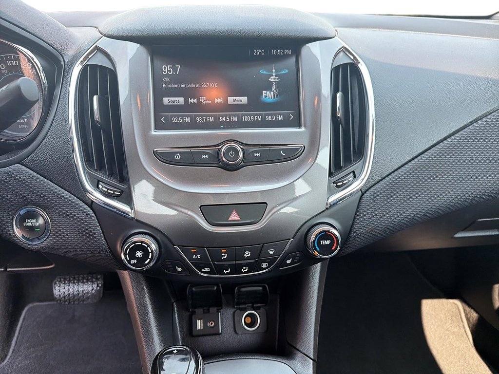 2018 Chevrolet Cruze in Jonquière, Quebec - 14 - w1024h768px