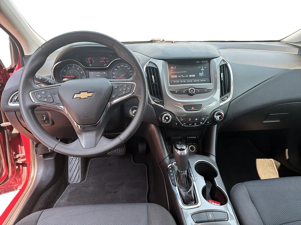 2018 Chevrolet Cruze in Jonquière, Quebec - 10 - w1024h768px