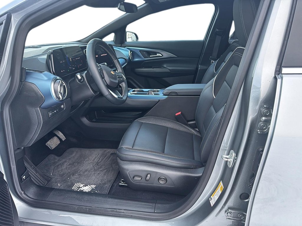 2024 Chevrolet Equinox EV LT in Jonquière, Quebec - 8 - w1024h768px