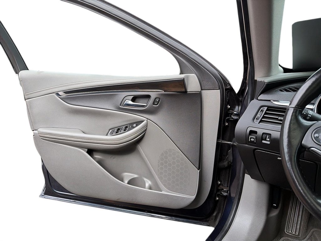 2019 Chevrolet Impala LT in Chicoutimi, Quebec - 11 - w1024h768px