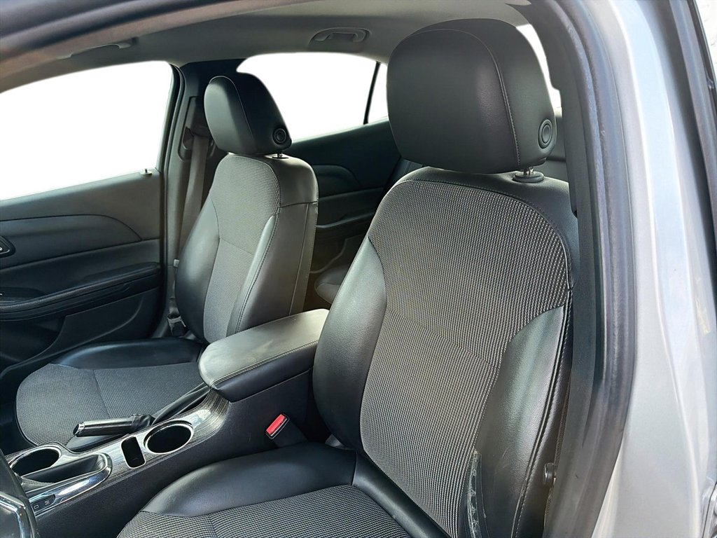 Chevrolet Malibu  2015 à Sept-Îles, Québec - 9 - w1024h768px