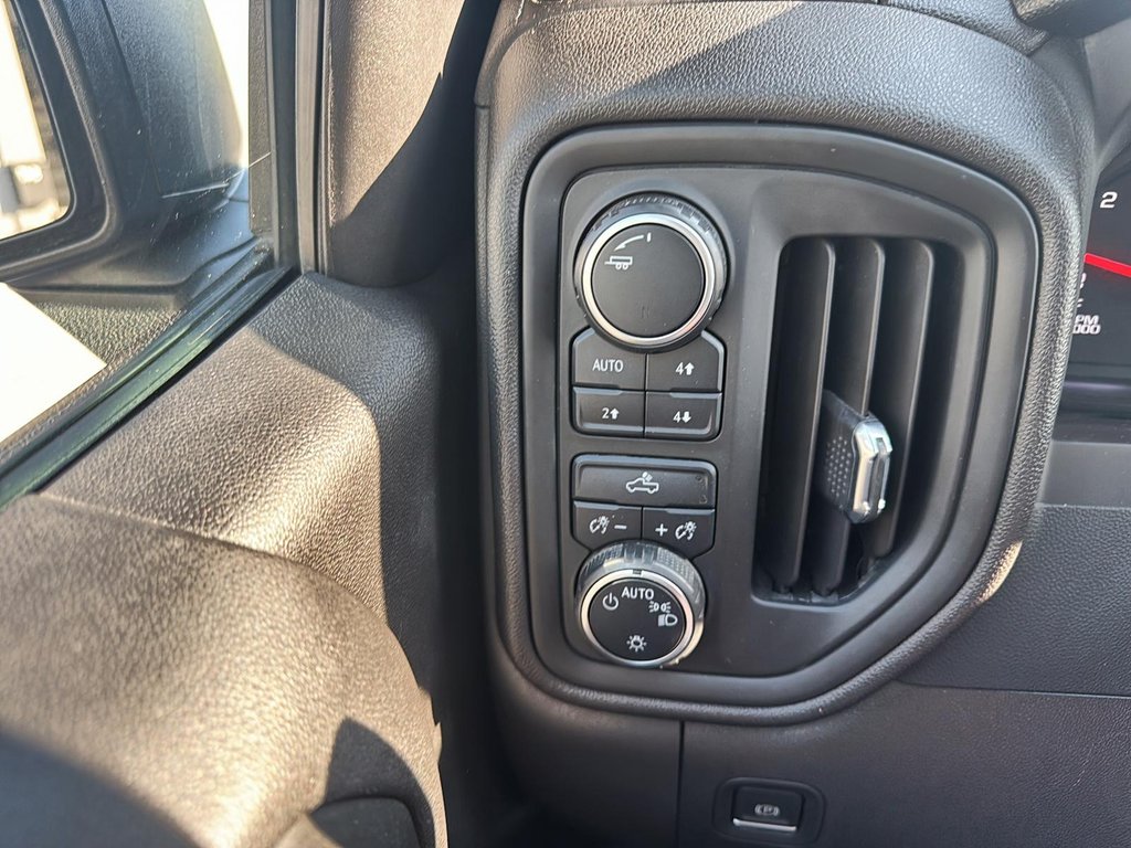 Chevrolet Silverado 1500 LTD  2022 à Jonquière, Québec - 16 - w1024h768px