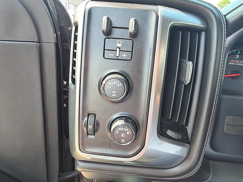 2018 Chevrolet Silverado 1500 in Jonquière, Quebec - 16 - w1024h768px