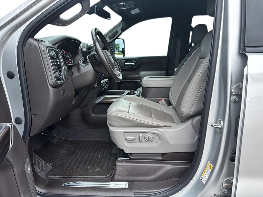 2021 Chevrolet Silverado 1500 RST in Chicoutimi, Quebec - 9 - w1024h768px