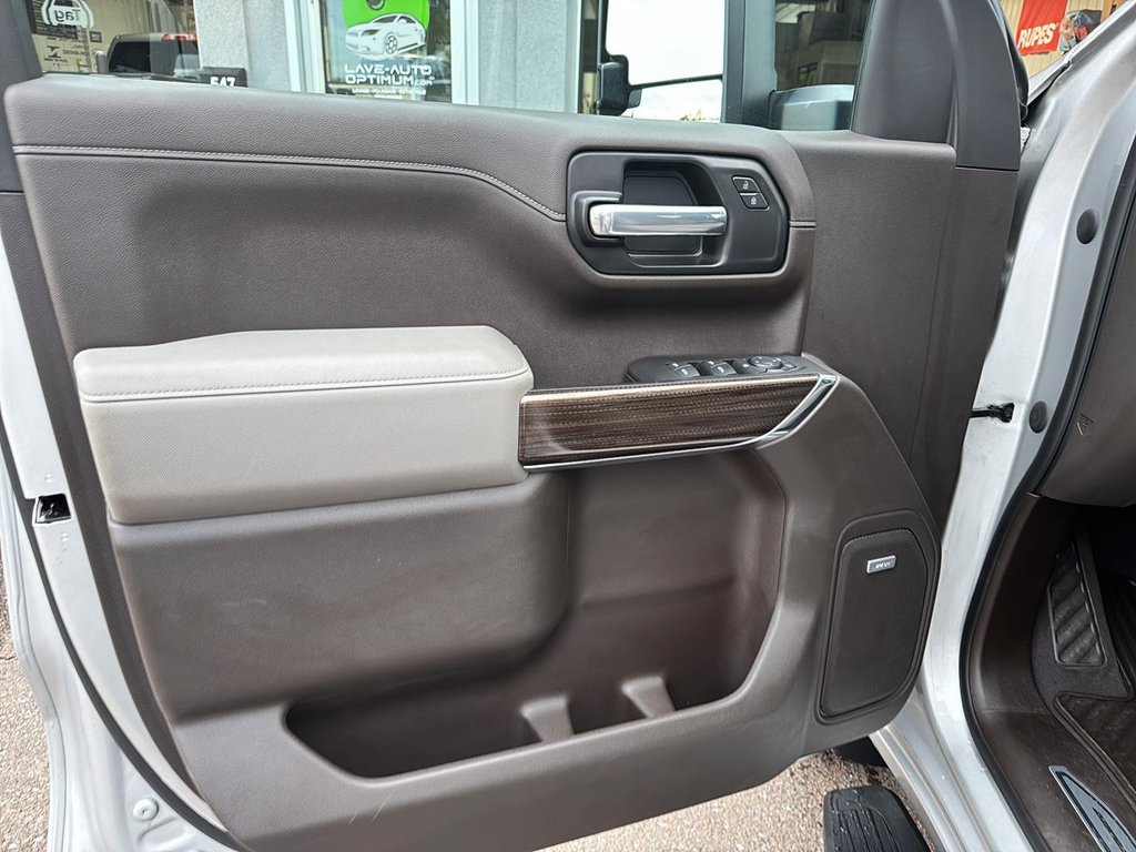 2021 Chevrolet Silverado 1500 RST in Chicoutimi, Quebec - 11 - w1024h768px