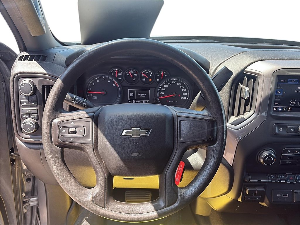 2021 Chevrolet Silverado 1500 in Baie-Comeau, Quebec - 12 - w1024h768px