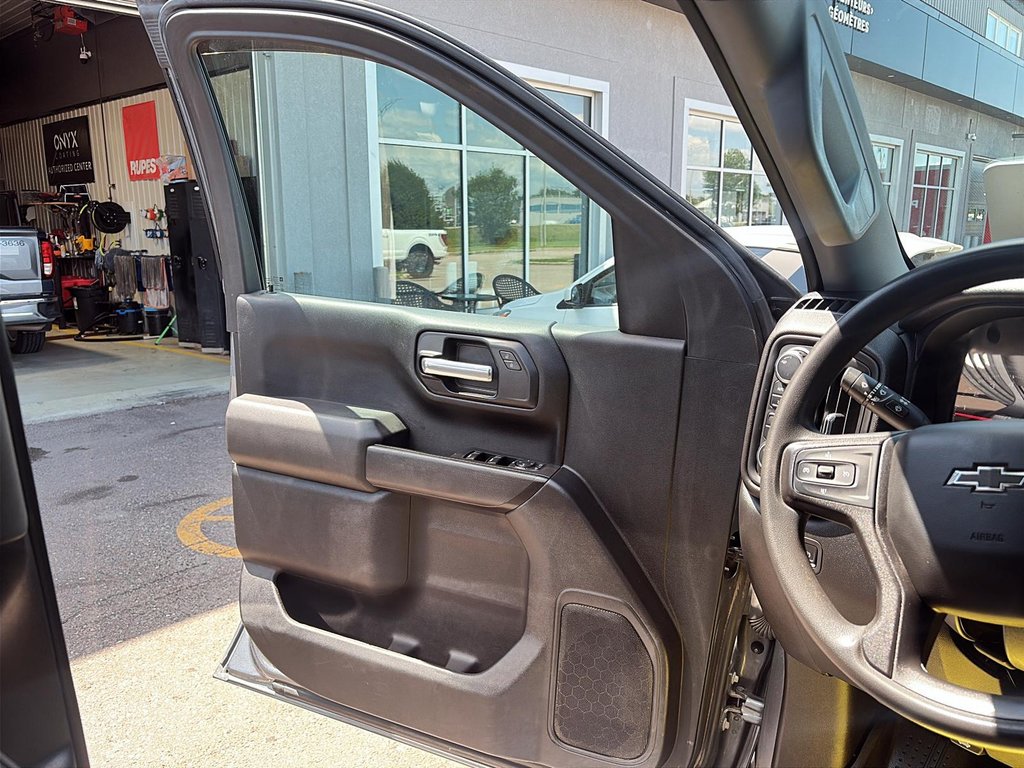 2021 Chevrolet Silverado 1500 in Baie-Comeau, Quebec - 11 - w1024h768px