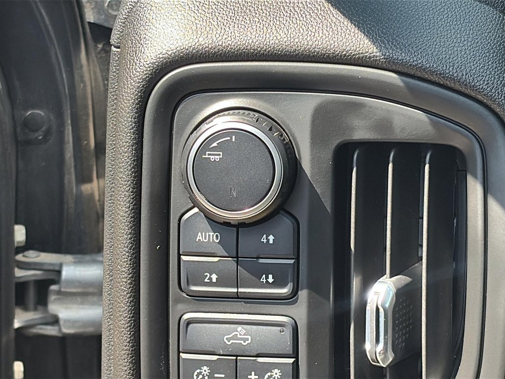 2021 Chevrolet Silverado 1500 in Baie-Comeau, Quebec - 16 - w1024h768px