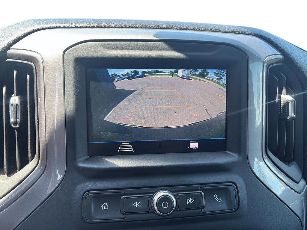 2021 Chevrolet Silverado 1500 in Baie-Comeau, Quebec - 18 - w1024h768px