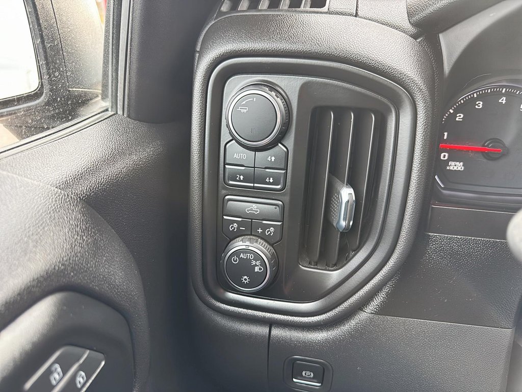 2021 Chevrolet Silverado 1500 in Jonquière, Quebec - 14 - w1024h768px