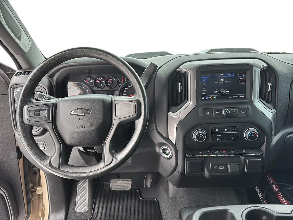 Chevrolet Silverado 1500  2022 à Baie-Comeau, Québec - 9 - w1024h768px