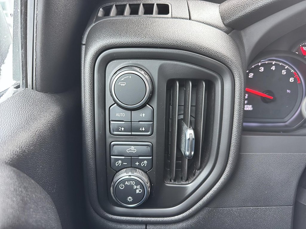 Chevrolet Silverado 1500  2022 à Baie-Comeau, Québec - 15 - w1024h768px