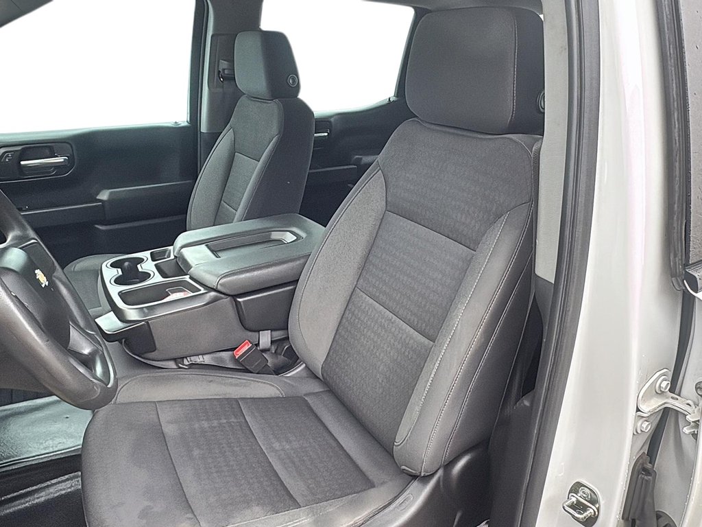 2022 Chevrolet Silverado 1500 Work Truck in Chicoutimi, Quebec - 9 - w1024h768px