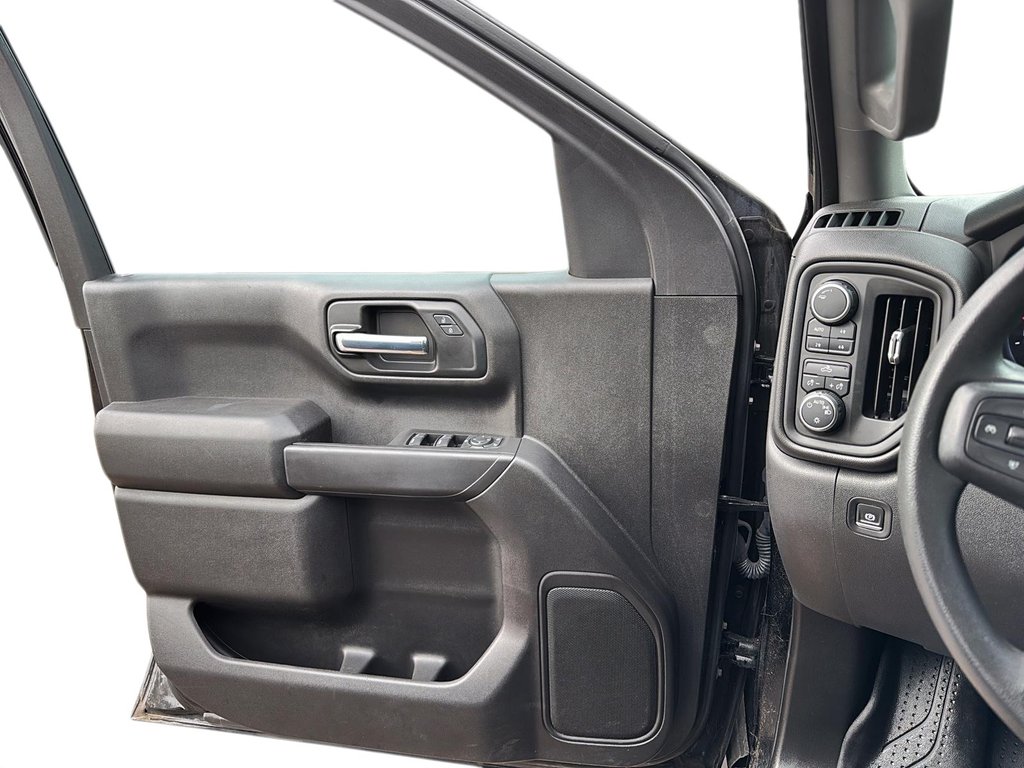 2023 Chevrolet Silverado 1500 Custom Trail Boss in Jonquière, Quebec - 9 - w1024h768px