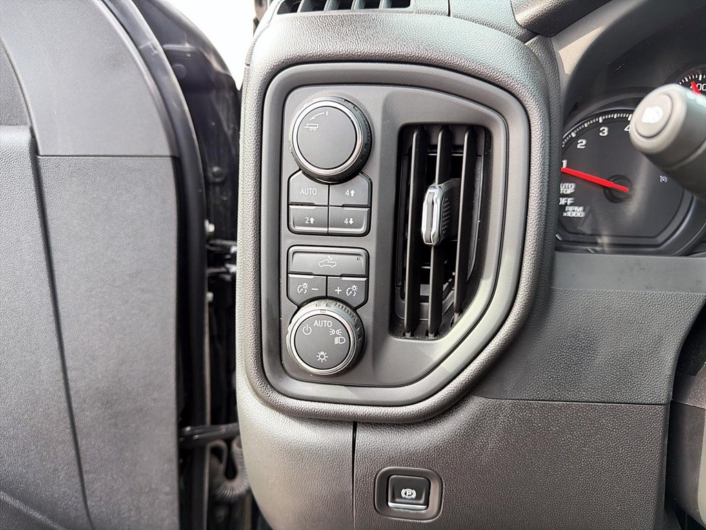 Chevrolet Silverado 1500 Custom Trail Boss 2024 à Jonquière, Québec - 15 - w1024h768px