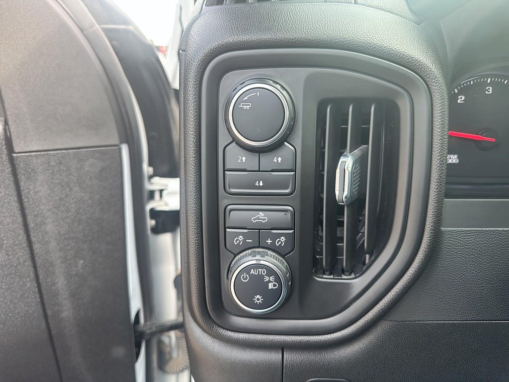 2023 Chevrolet Silverado 2500HD in Jonquière, Quebec - 17 - w1024h768px