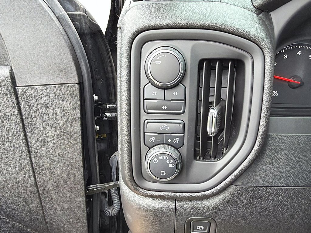 2024 Chevrolet Silverado 2500HD Custom in Chicoutimi, Quebec - 16 - w1024h768px