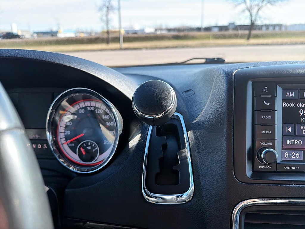 2019 Dodge Grand Caravan SXT Premium Plus in Jonquière, Quebec - 14 - w1024h768px