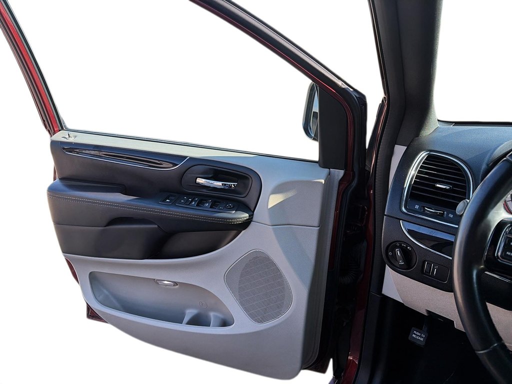 2019 Dodge Grand Caravan SXT Premium Plus in Jonquière, Quebec - 10 - w1024h768px