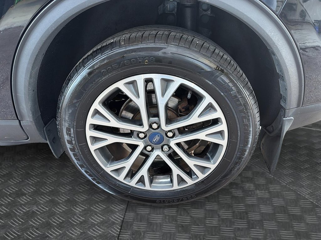 Ford Escape  2020 à Jonquière, Québec - 7 - w1024h768px