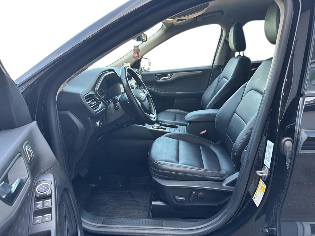 Ford Escape  2020 à Jonquière, Québec - 9 - w1024h768px