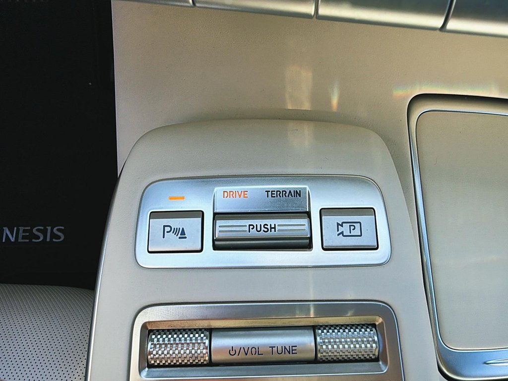 2023 GENESIS Electrified GV70 in Baie-Comeau, Quebec - 16 - w1024h768px