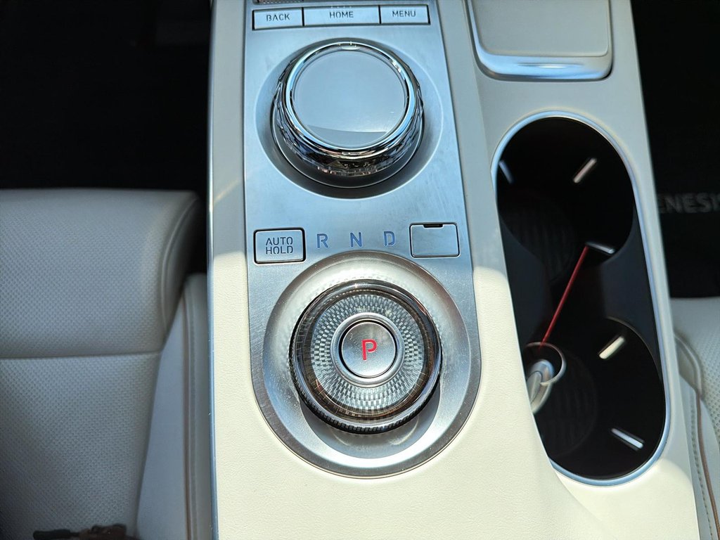 2023 GENESIS Electrified GV70 in Baie-Comeau, Quebec - 15 - w1024h768px