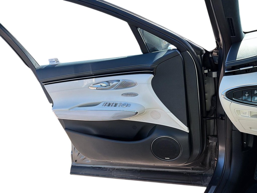 2023 GENESIS Electrified GV70 in Baie-Comeau, Quebec - 11 - w1024h768px