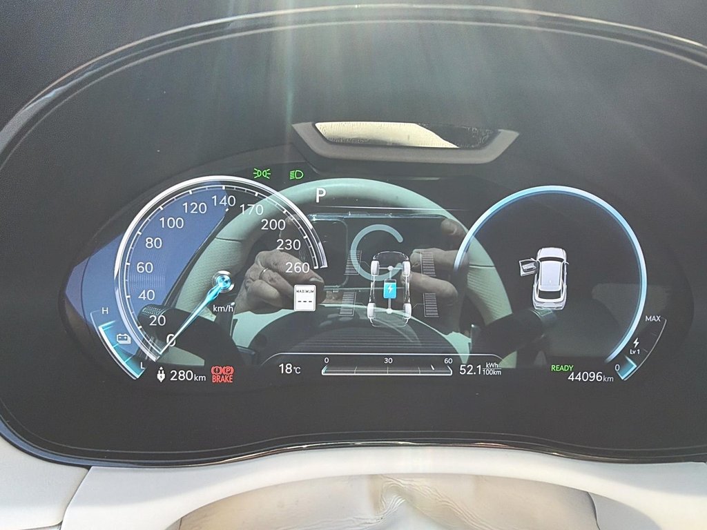 2023 GENESIS Electrified GV70 in Baie-Comeau, Quebec - 13 - w1024h768px