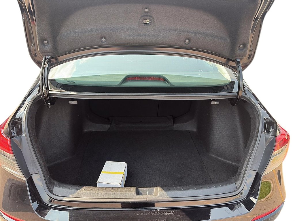 2022 Honda Civic Sedan LX in Chicoutimi, Quebec - 6 - w1024h768px