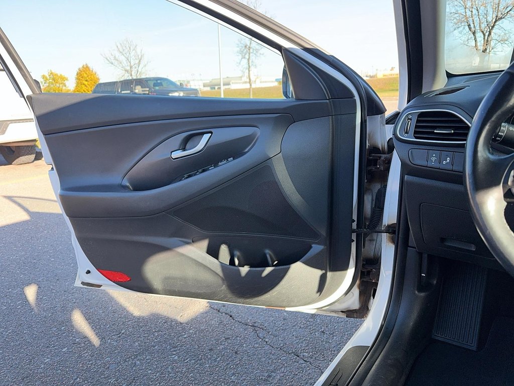 2018 Hyundai Elantra GT in Jonquière, Quebec - 11 - w1024h768px