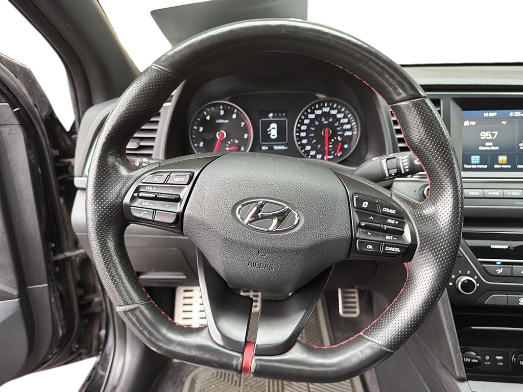 Hyundai Elantra  2018 à Baie-Comeau, Québec - 12 - w1024h768px