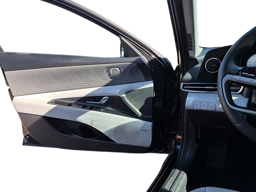 2023 Hyundai Elantra in Sept-Îles, Quebec - 11 - w1024h768px