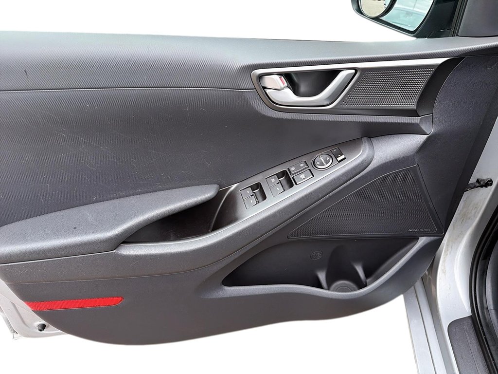 2020 Hyundai Ioniq Plug-In Hybrid in Baie-Comeau, Quebec - 11 - w1024h768px