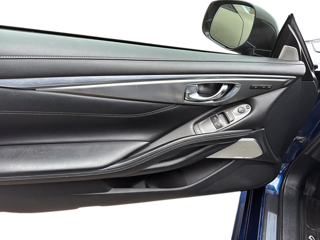 Infiniti Q60 3.0t 2017 à Chicoutimi, Québec - 11 - w1024h768px