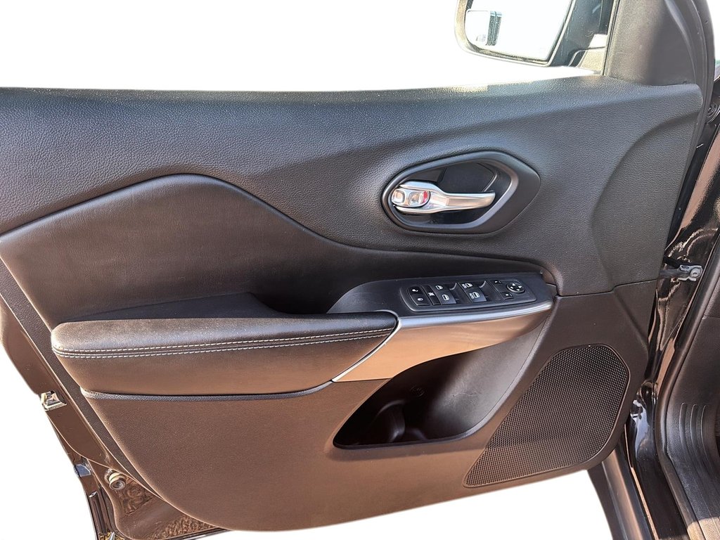 Jeep Cherokee  2020 à Sept-Îles, Québec - 10 - w1024h768px