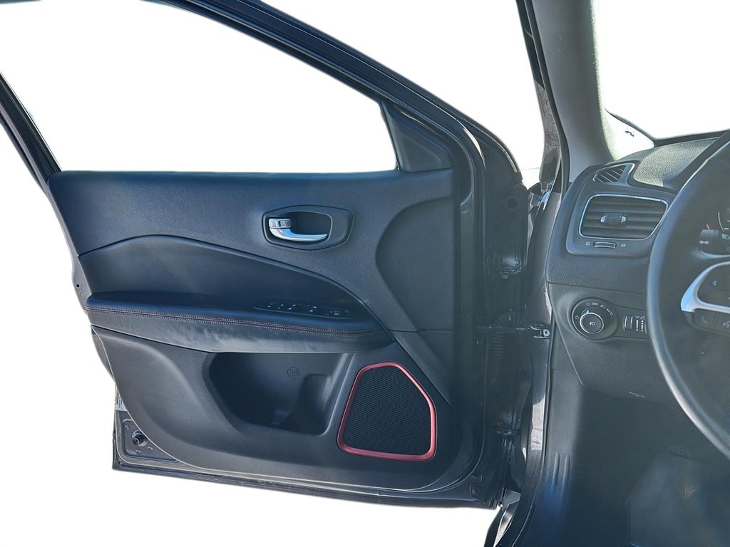 2018 Jeep Compass in Sept-Îles, Quebec - 11 - w1024h768px