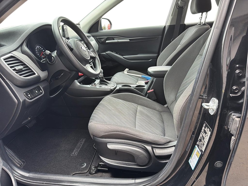 2021 Kia Seltos LX in Jonquière, Quebec - 8 - w1024h768px