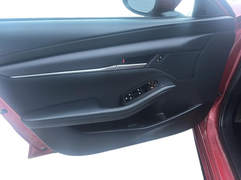 Mazda 3  2021 à Jonquière, Québec - 11 - w1024h768px