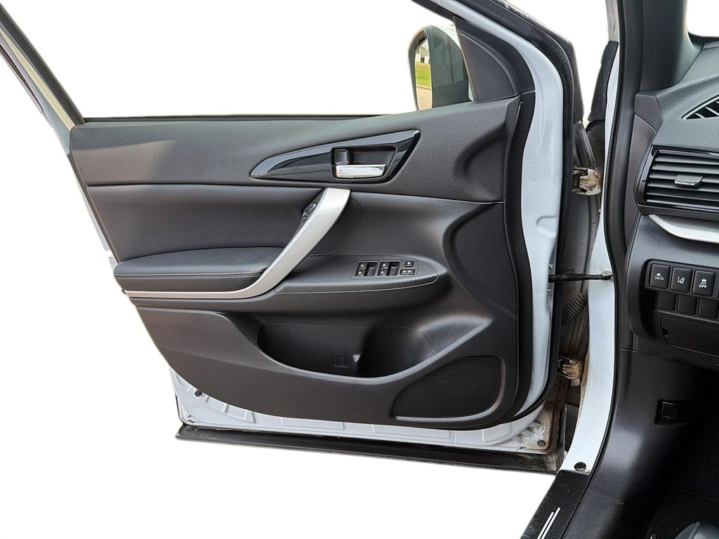 2022 Mitsubishi Eclipse Cross in Jonquière, Quebec - 10 - w1024h768px