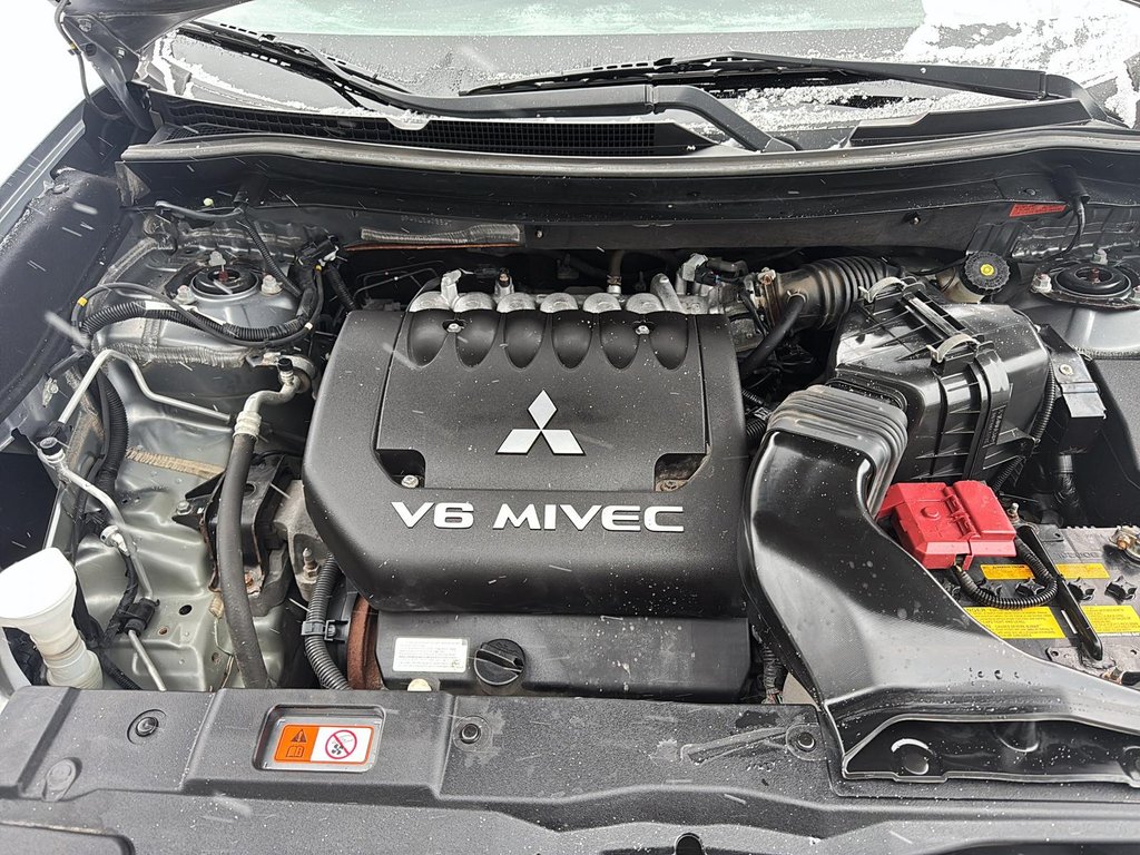 2020 Mitsubishi Outlander GT in Chicoutimi, Quebec - 8 - w1024h768px