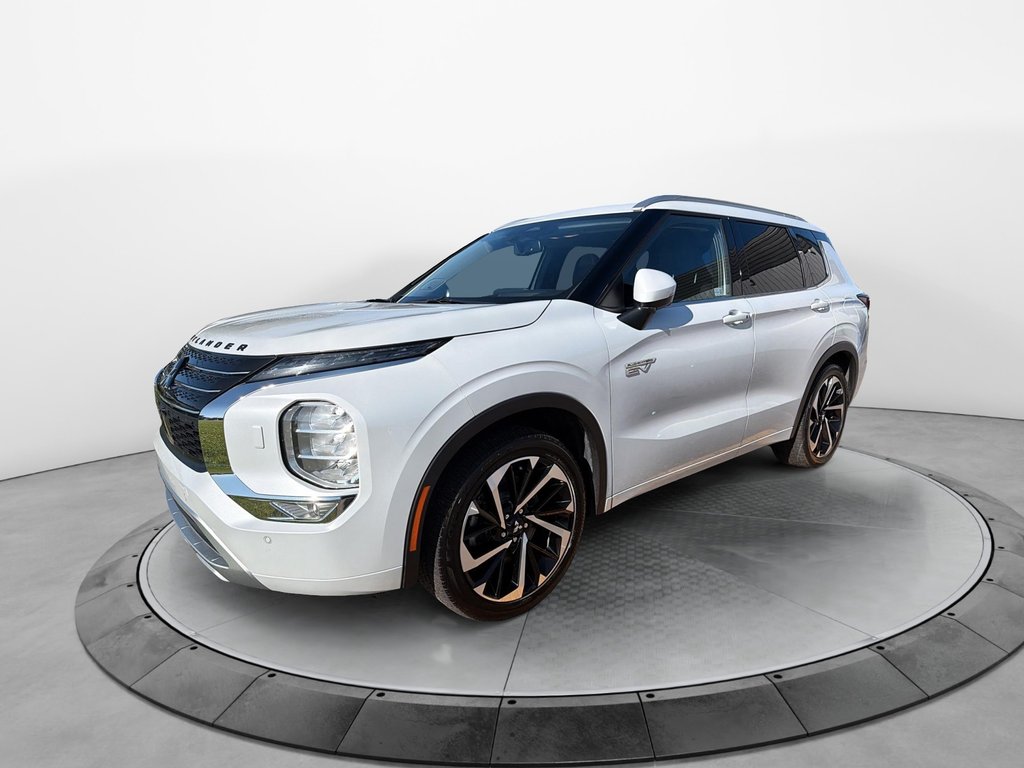 2024 Mitsubishi Outlander in Baie-Comeau, Quebec - 1 - w1024h768px