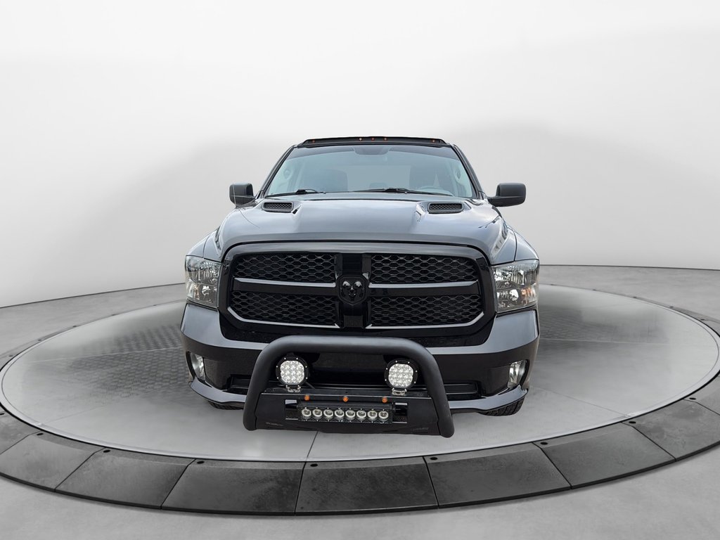 2019 Ram 1500 Classic Express in Chicoutimi, Quebec - 2 - w1024h768px