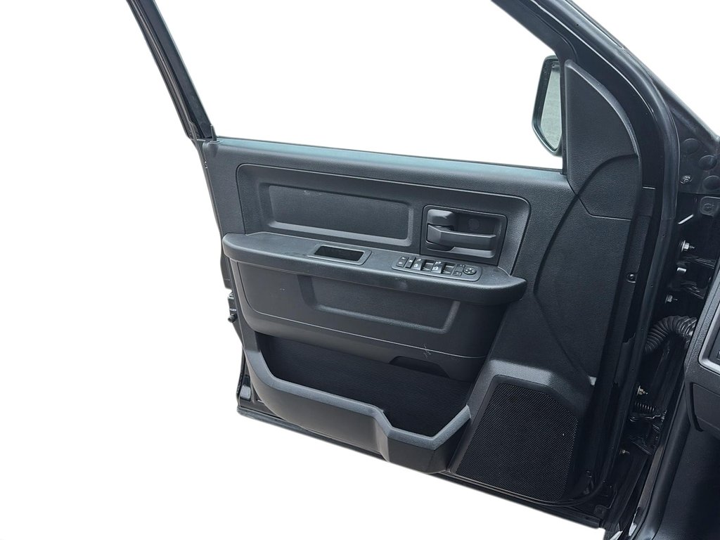 2019 Ram 1500 Classic Express in Chicoutimi, Quebec - 11 - w1024h768px