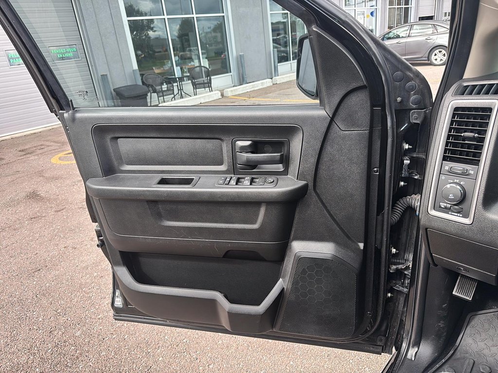 Ram 1500 Classic  2021 à Jonquière, Québec - 11 - w1024h768px