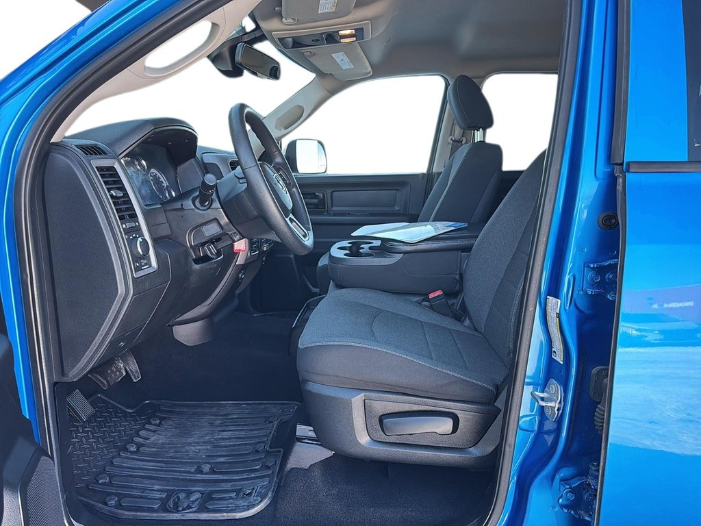 2023 Ram 1500 Classic Tradesman in Chicoutimi, Quebec - 8 - w1024h768px