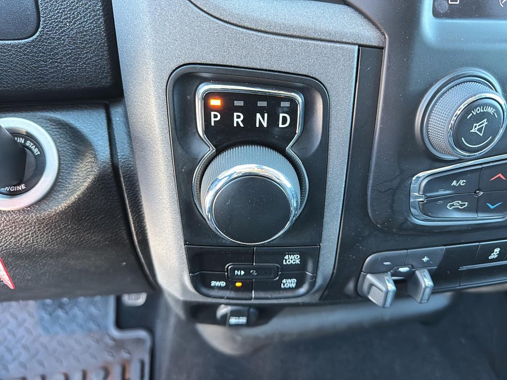 2023 Ram 1500 Classic Tradesman in Chicoutimi, Quebec - 14 - w1024h768px