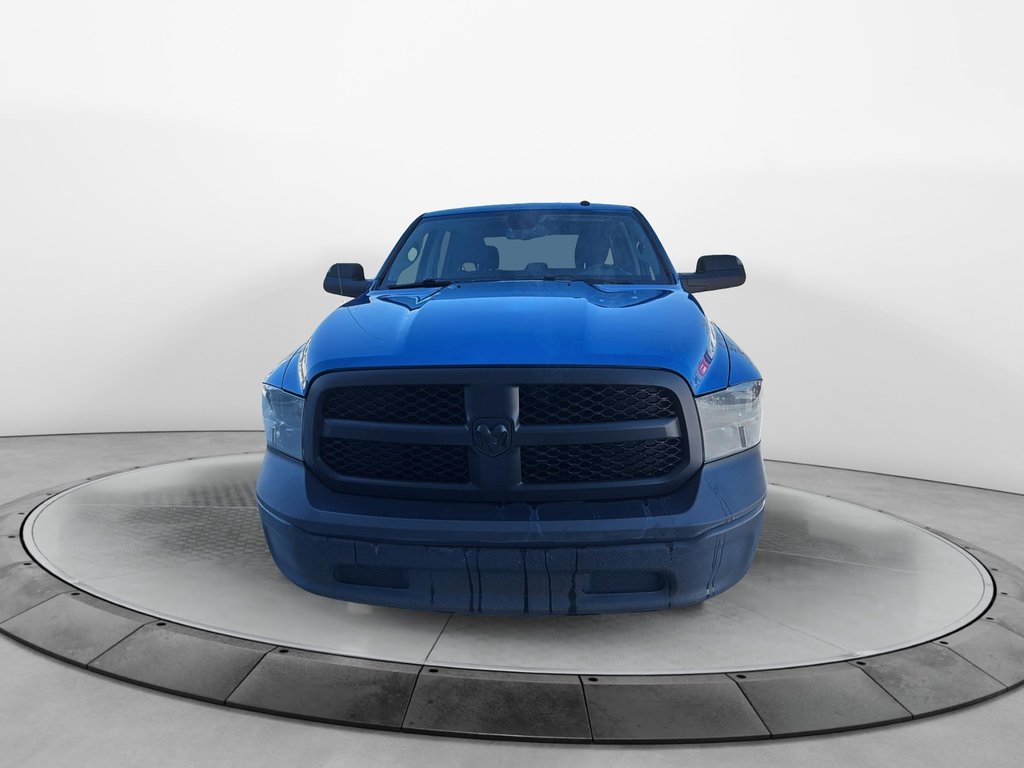 2023 Ram 1500 Classic Tradesman in Chicoutimi, Quebec - 2 - w1024h768px