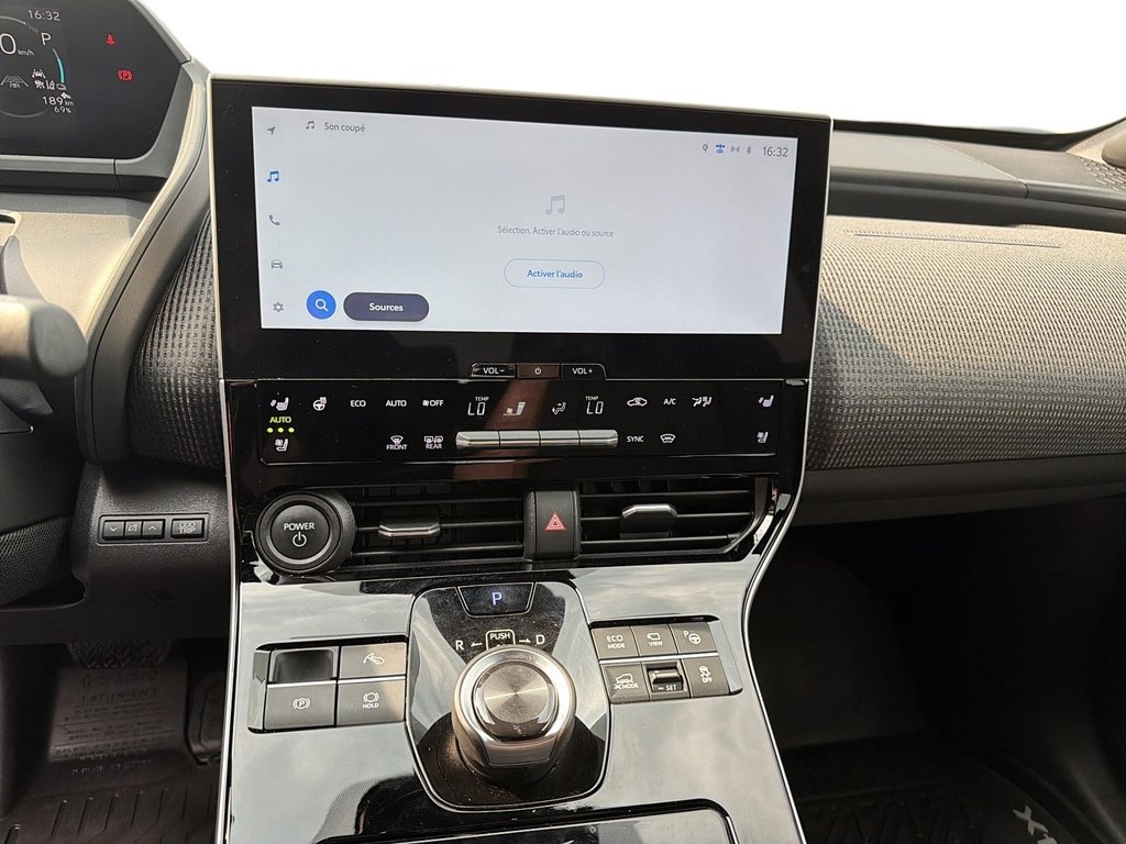 2024 Toyota bZ4X XLE in Chicoutimi, Quebec - 13 - w1024h768px